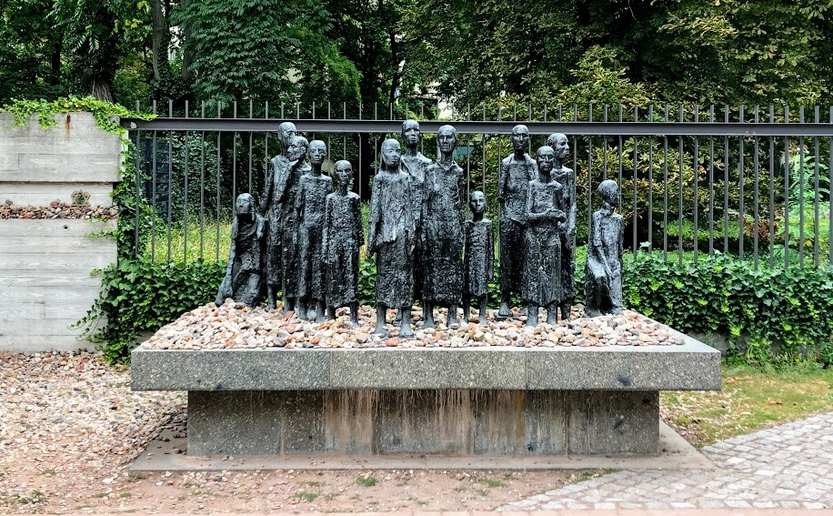 Antigo cemitério judeu, um dos pontos turísticos de berlim.