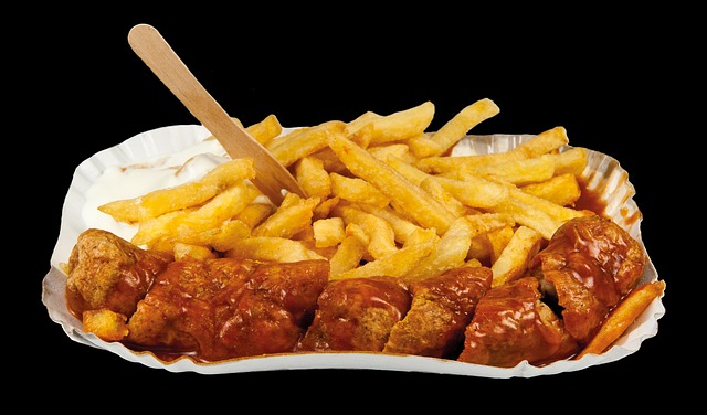 Currywurst comida típica alemã Currywurst comida típica alemã