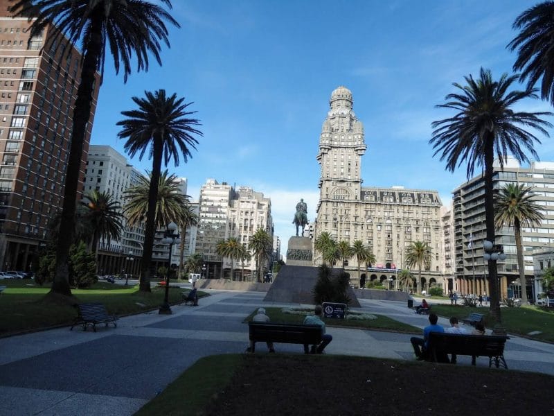 o-que-fazer-em-montevideu-plazaindependencia o-que-fazer-em-montevideu-plazaindependencia